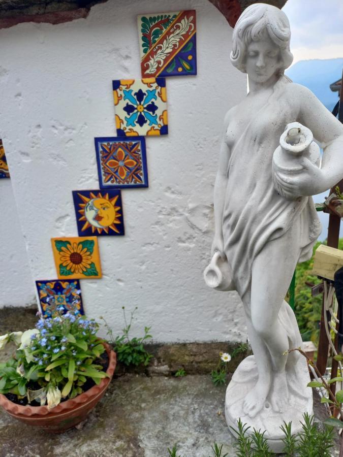 Antica Casa Al Lago Oggebio Exteriör bild
